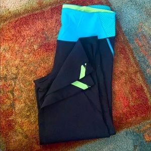Victoria’s Secret Sport Capri leggings